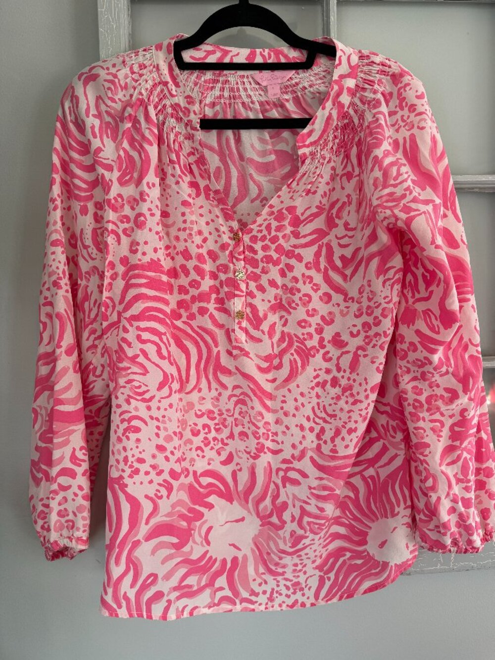 Lilly Pulitzer Elsa shirt - get spotted Large VGUC